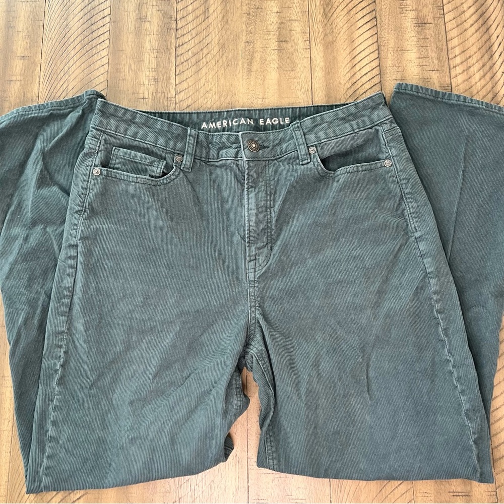American Eagle Mom Straight Jean in green corduroy